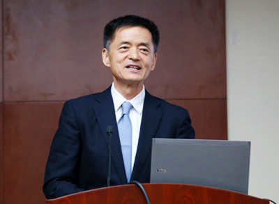 王建华在北京大学发演出讲