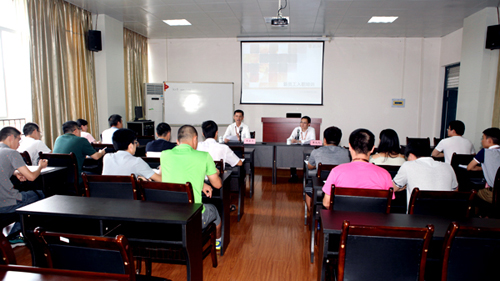 王建华寄语新员工：：：放下光环看脚下