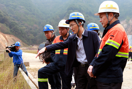 上杭县王波代县长到6008集团官方网站山检查指导清静环保事情