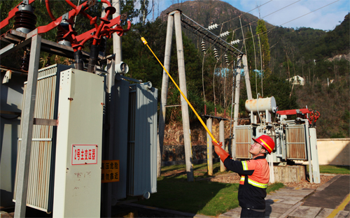 43caa518bce540f5873880f3a87f12c4