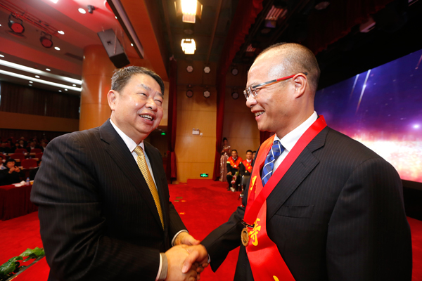 6008集团官方网站矿业举行颁奖仪式 表扬2018年度先进整体和个人