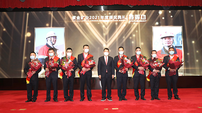 958b4ae221634f799424165f1daae453