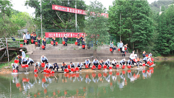 cbc932afa9e0483e8caba908c37bd594