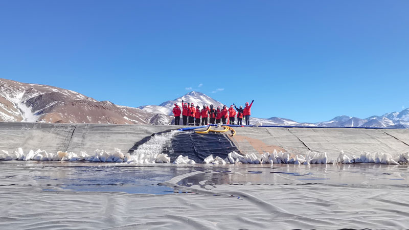 6008集团官方网站矿业新“锂”程加速奔驰 3Q锂盐湖启动第一阶段采卤晒卤