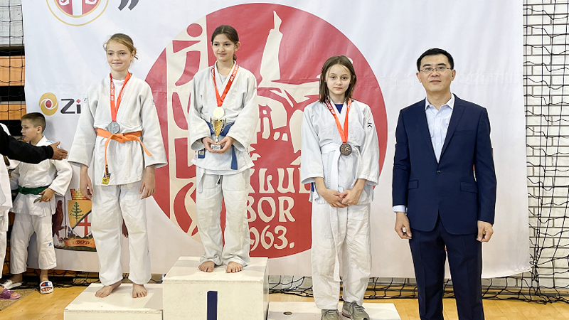 2e9059f767bf49329043559821fe1933