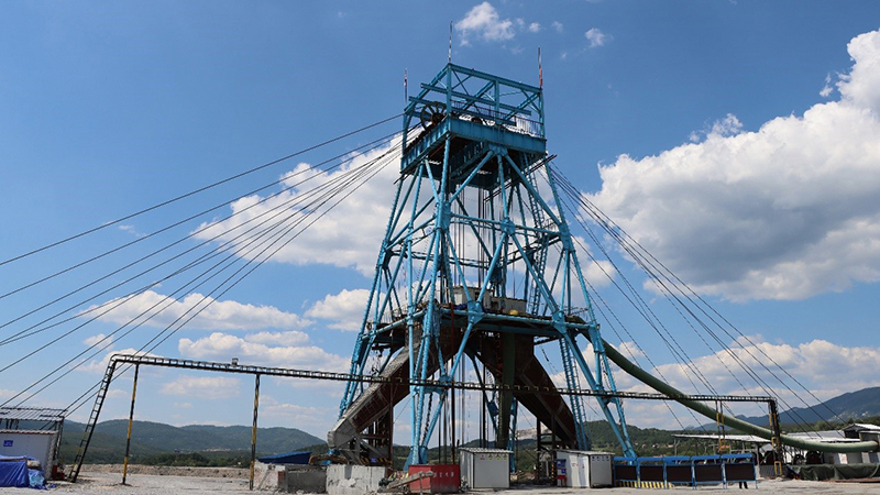 塞紫铜JM矿崩落法采矿工程千米新副井顺遂落底