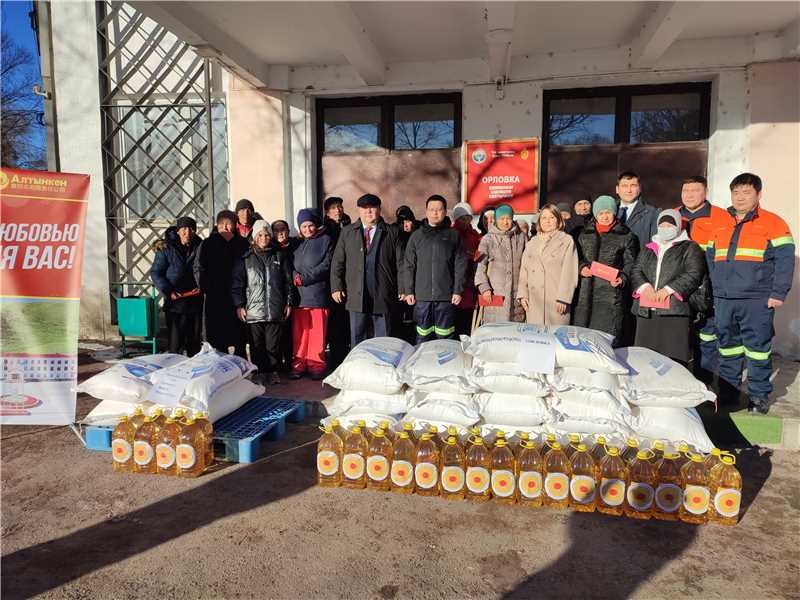 奥同克金矿圣诞慰问社区难题家庭