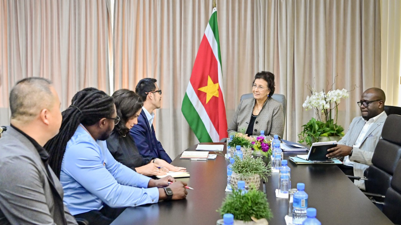 苏里南新任总统詹妮弗·西蒙斯高度肯定罗斯贝尔开展效果