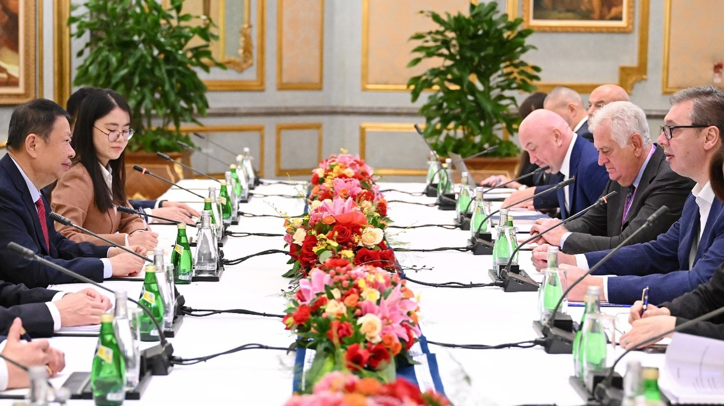 陈景河董事长与武契奇总统在京谈判