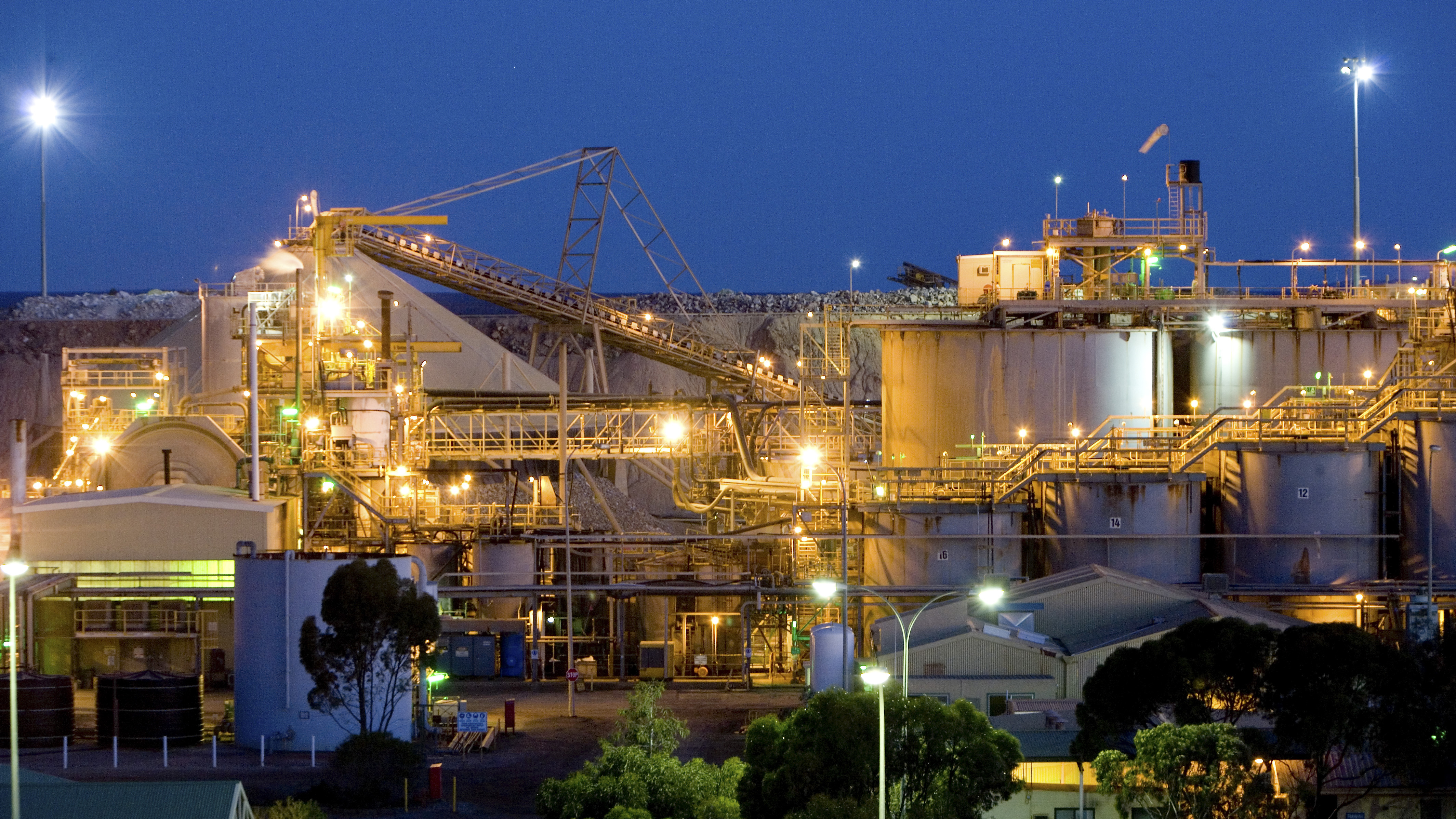 6008集团官方网站矿业前三季度归母净利379亿元比增55% 矿产金产量65吨比增20%