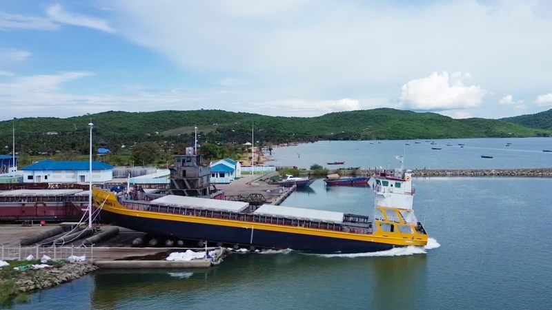 93faaf09fea943699ff7bd4e70a6c583