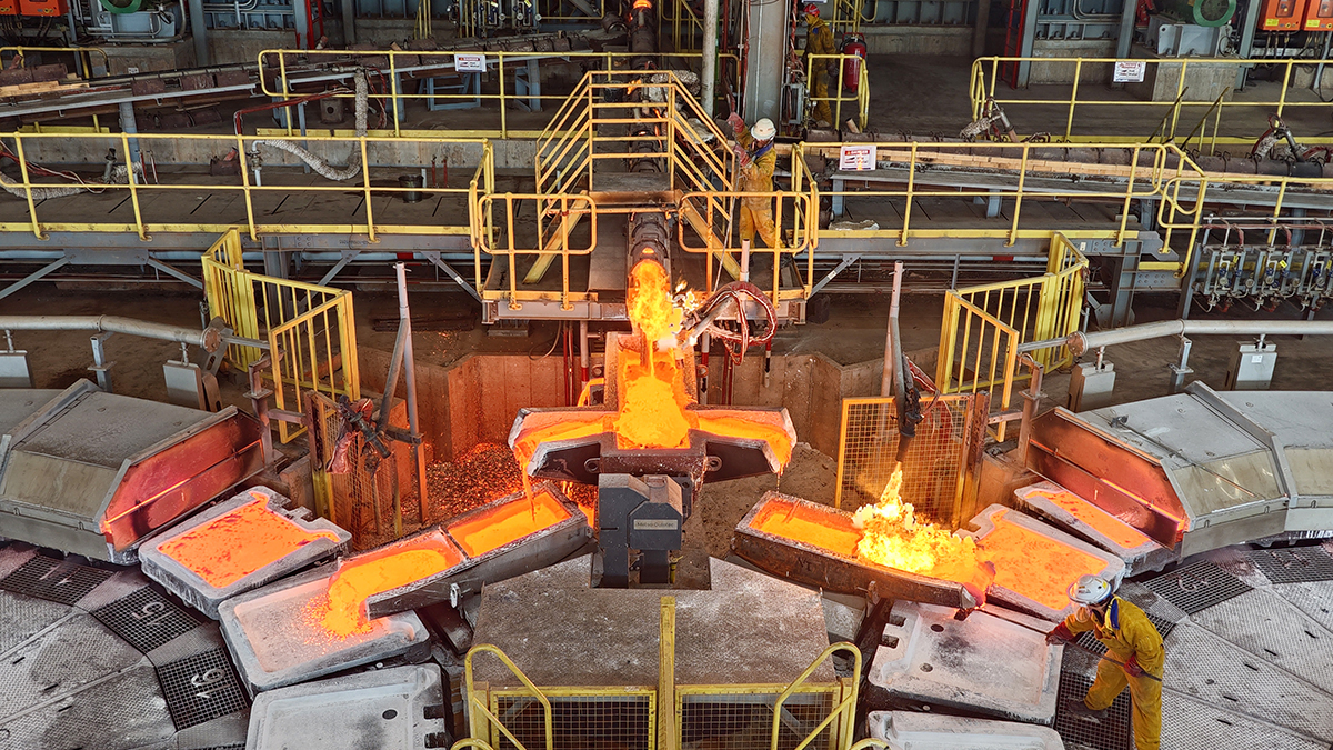 卡莫阿冶炼厂一次性投料乐成