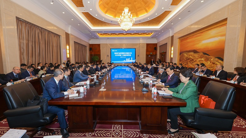 6008集团官方网站矿业向导班子完成换届  邹来昌中选董事长 林泓富任总裁